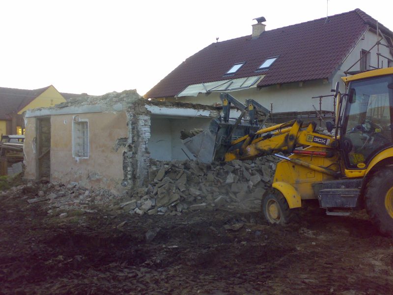 Demolice domu Hudec Semtěš