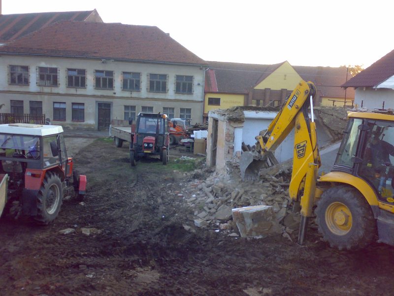 Demolice domu Hudec Semtěš