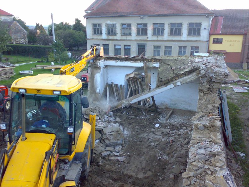 Demolice domu Hudec Semtěš
