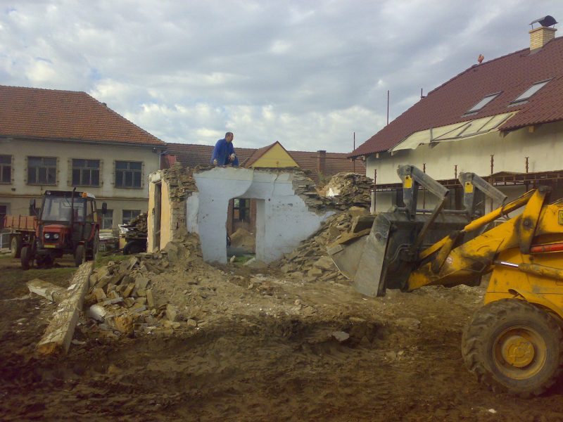Demolice domu Hudec Semtěš