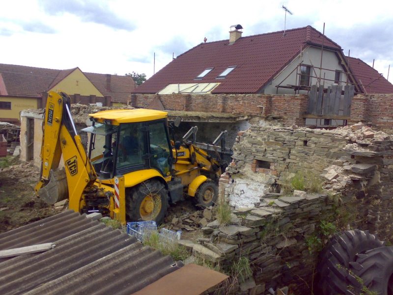 Demolice domu Hudec Semtěš