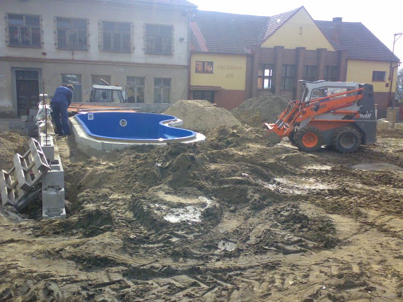 Stavba bazénu Hudec Semtěš