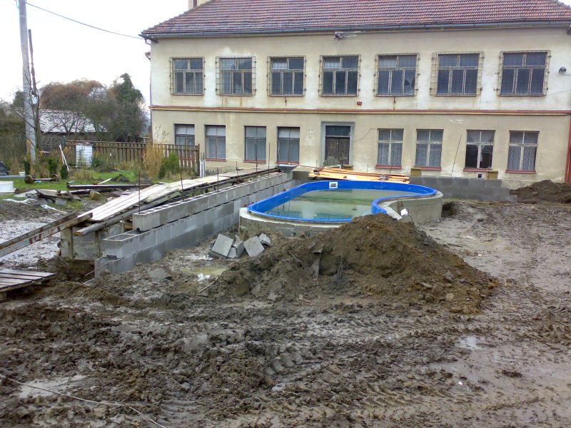 Stavba bazénu Hudec Semtěš
