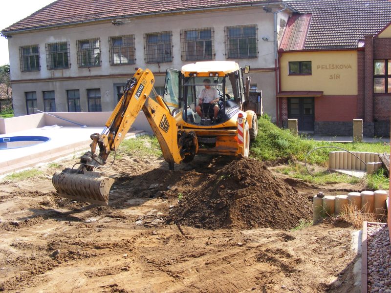 Stavba bazénu Hudec Semtěš