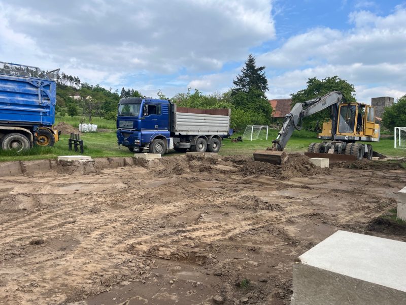 Stavba základové desky pod halu Hudec Semtěš