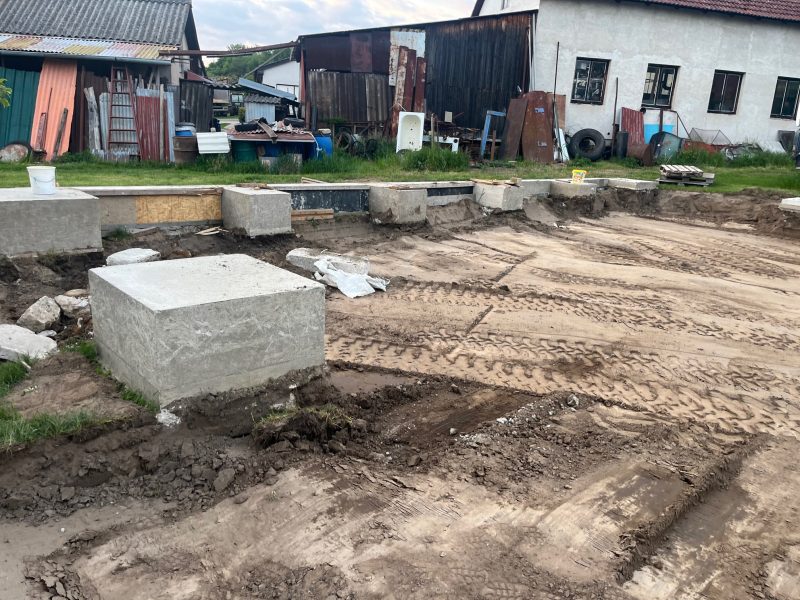 Stavba základové desky pod halu Hudec Semtěš