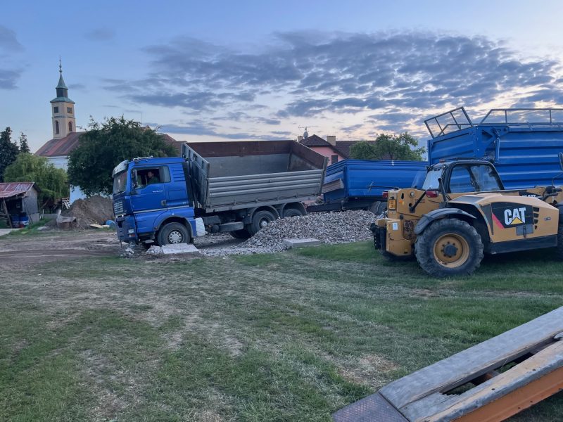 Stavba základové desky pod halu Hudec Semtěš