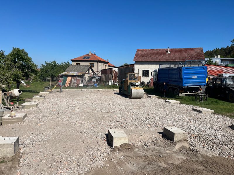 Stavba základové desky pod halu Hudec Semtěš