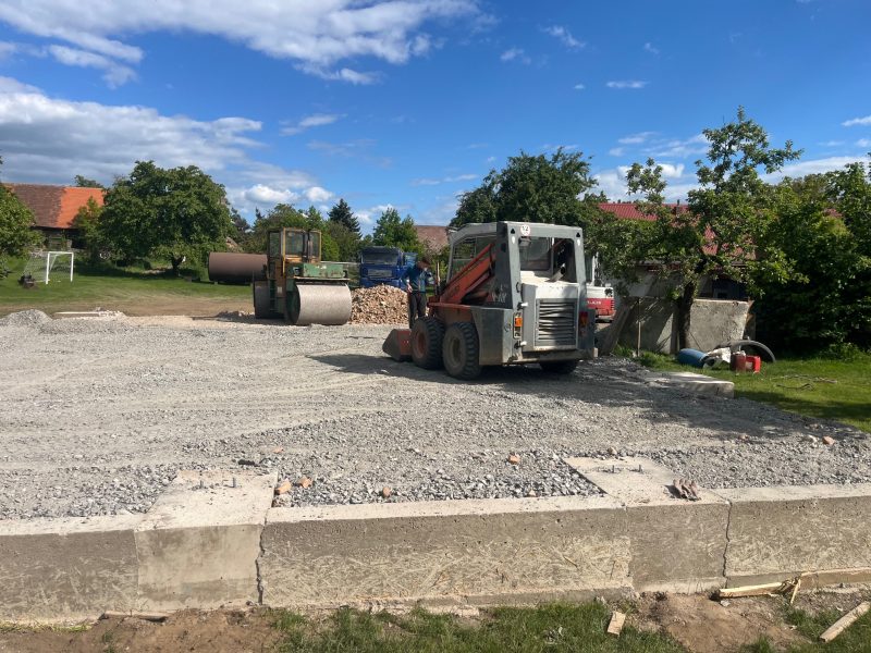 Stavba základové desky pod halu Hudec Semtěš