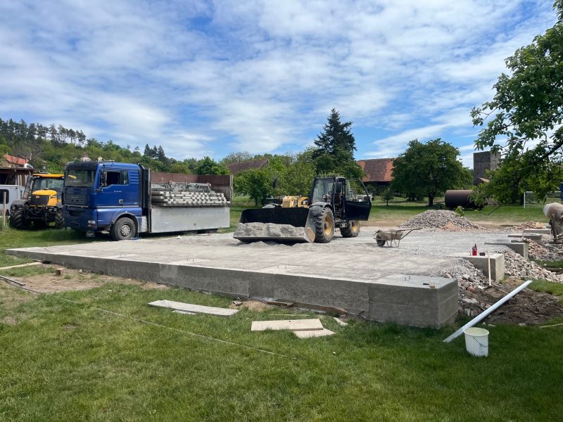 Stavba základové desky pod halu Hudec Semtěš