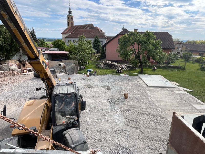 Stavba základové desky pod halu Hudec Semtěš